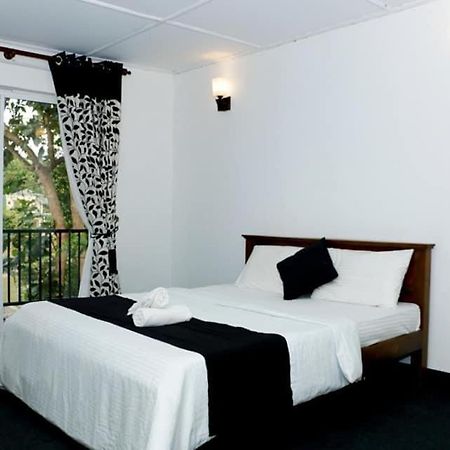 Sadhara River View Lodge 캔디 외부 사진