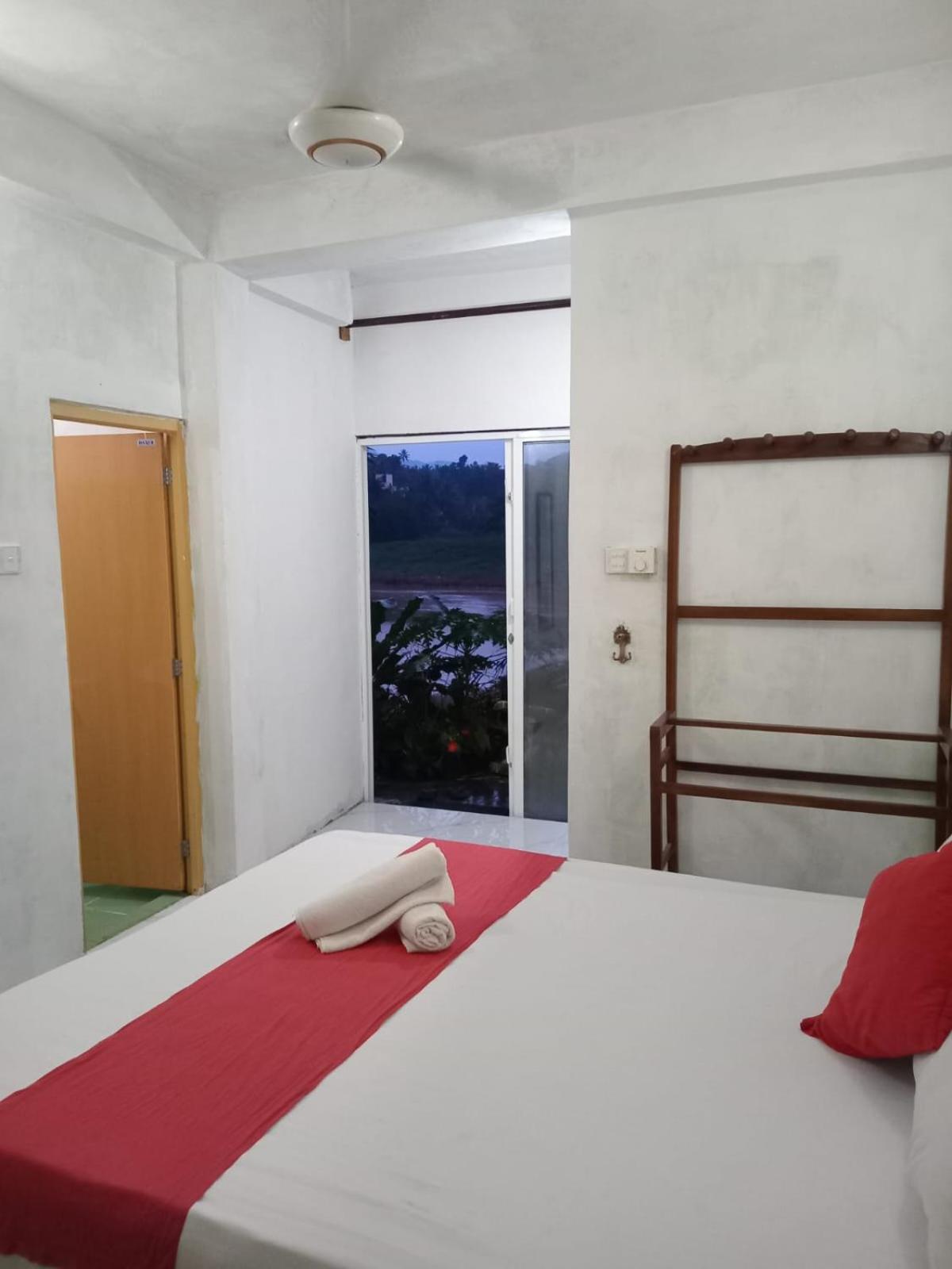 Sadhara River View Lodge 캔디 외부 사진
