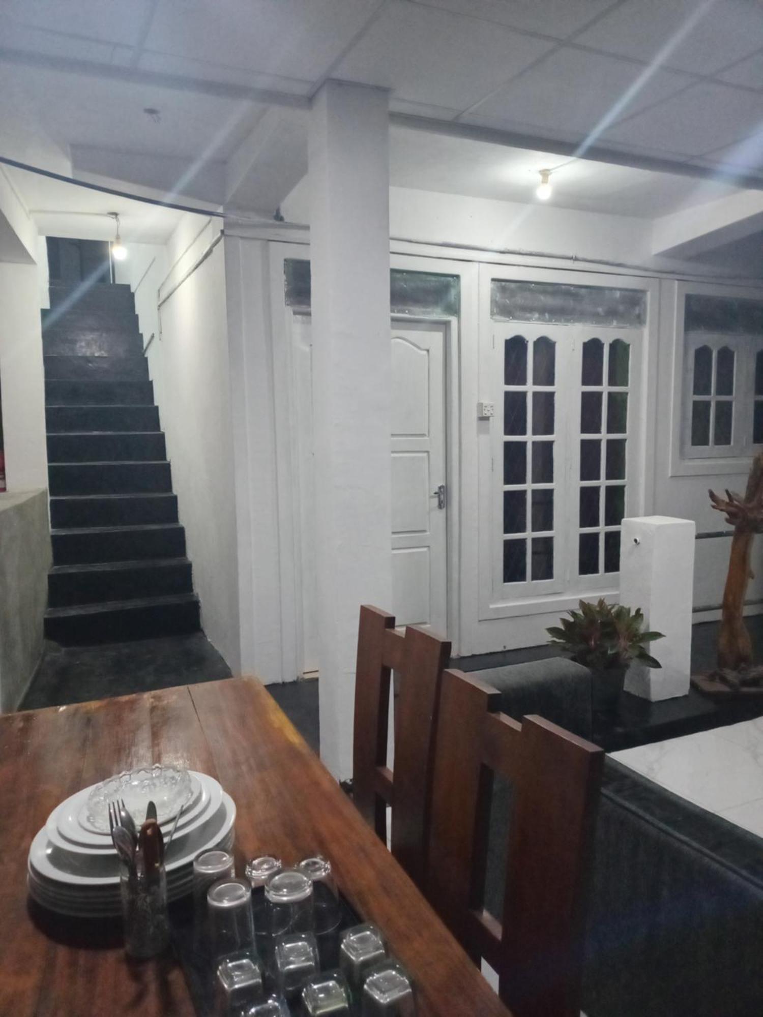 Sadhara River View Lodge 캔디 외부 사진